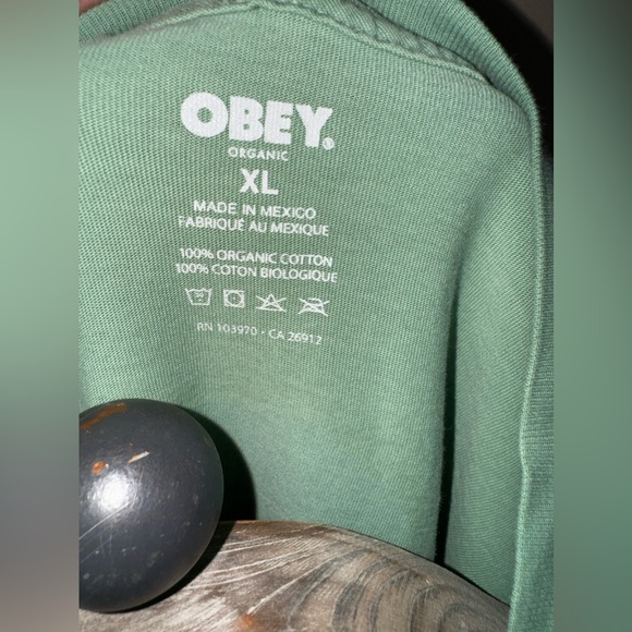 Obey T-Shirt - Picture 3 of 3